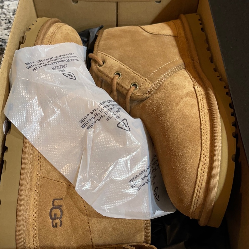 Men’s size 11 UGG tan/brown NEUMEL boots